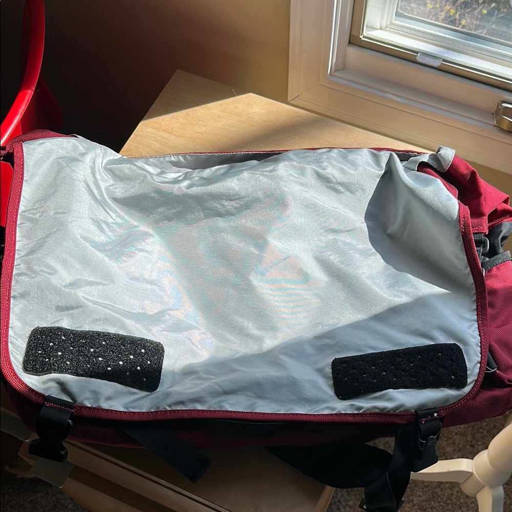 Patagonia Red Reflective XL critical mass Messenger Bag with Adjustable Strap - Picture 7 of 8